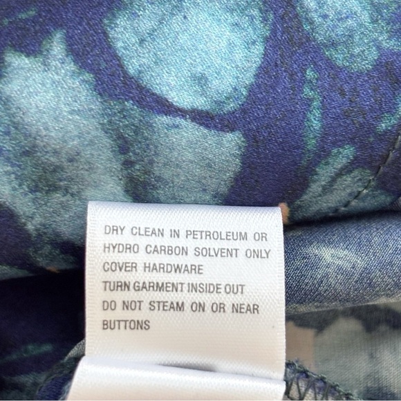 St. John Stretch Silk Blouse 10 Belted Watercolor - Picture 8 of 9